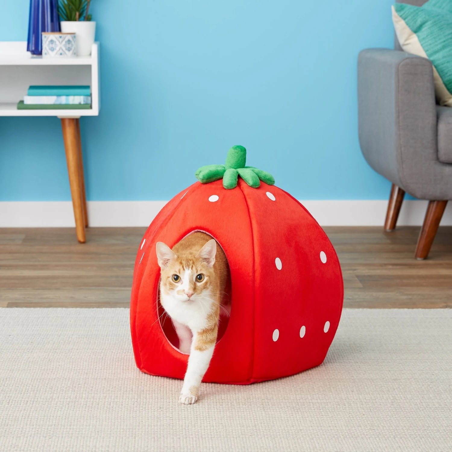 YML Strawberry Covered Cat & Dog Bed - Image 4