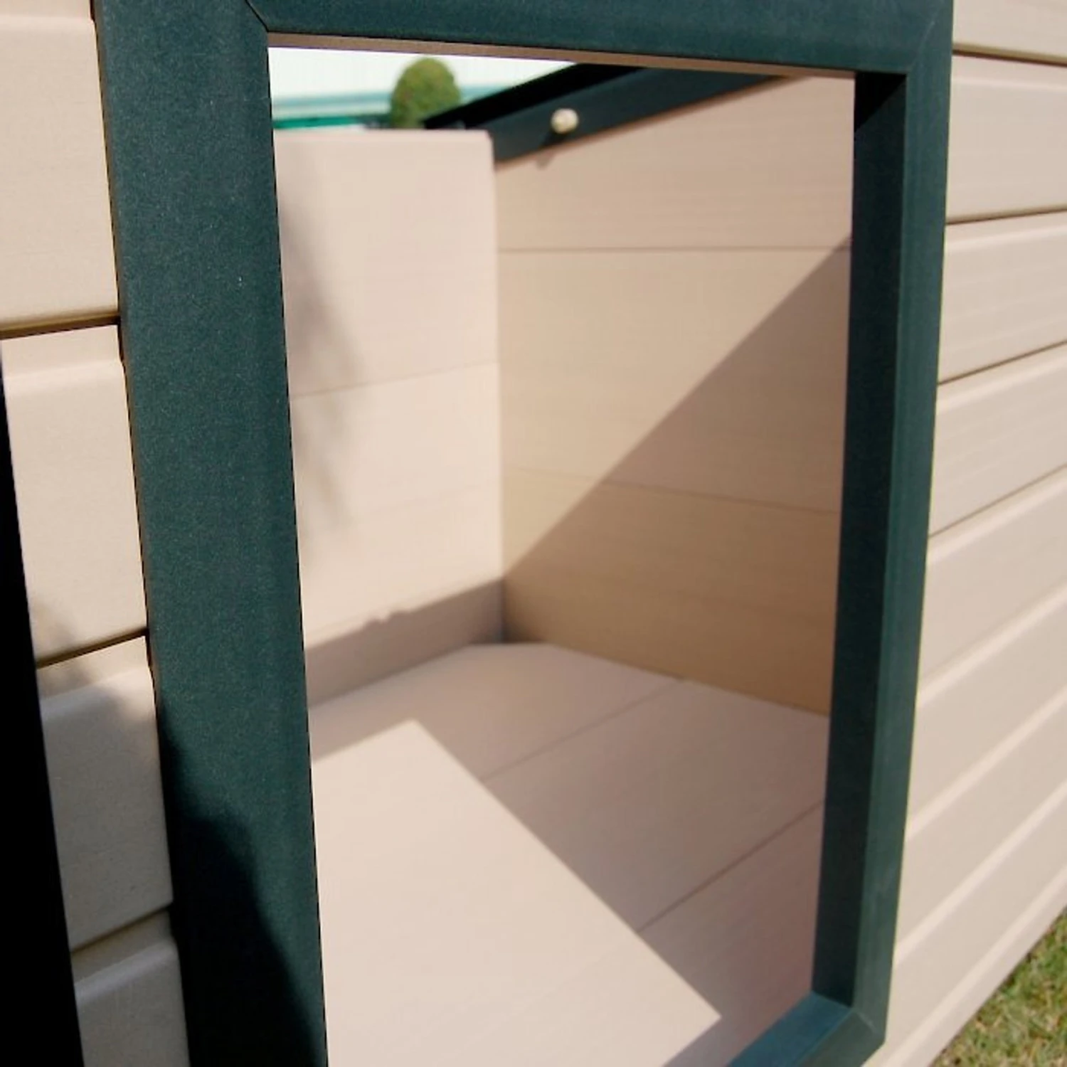 New Age Pet ECOFLEX Rustic Lodge Style Outdoor Dog House - Image 3