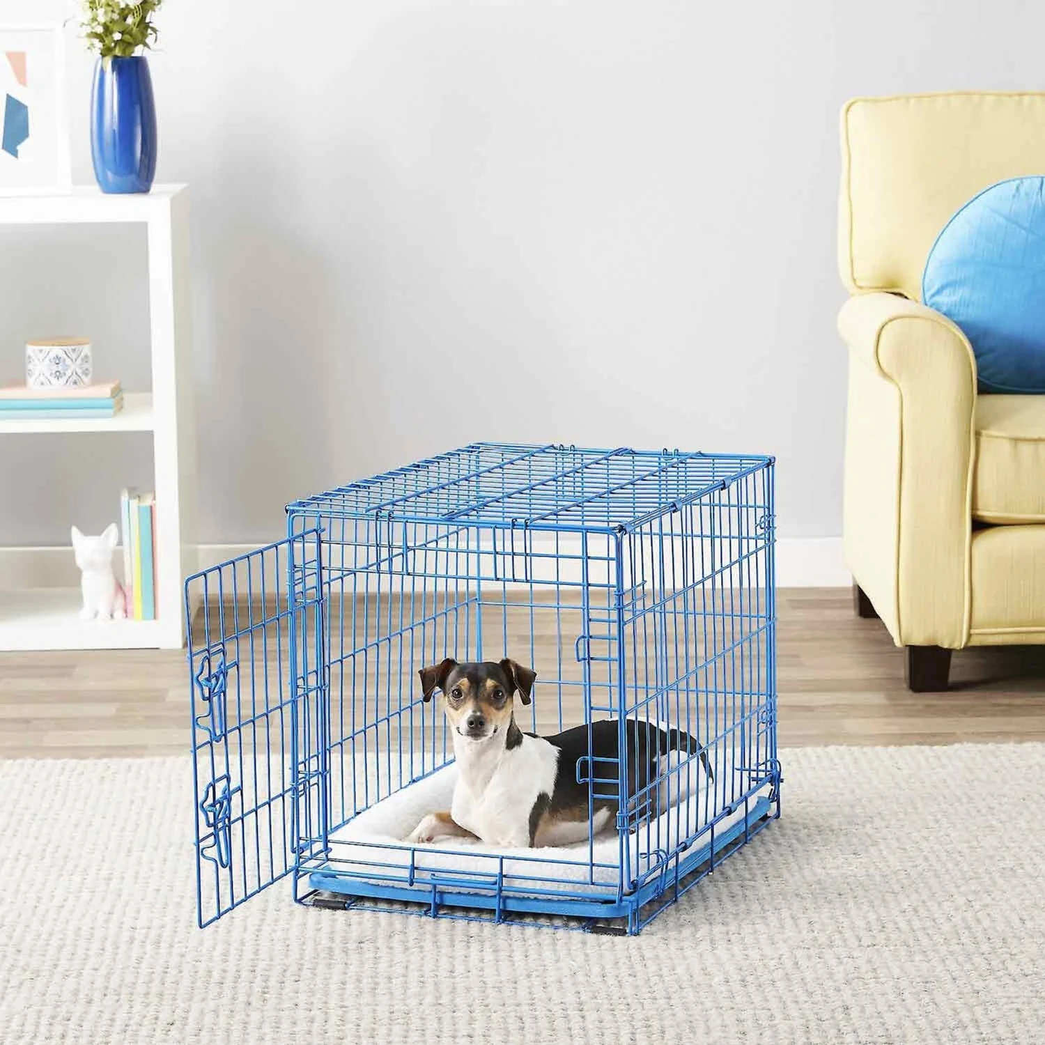 Frisco Fold & Carry Single Door Collapsible Wire Dog Crate & Frisco Quilted Plush Dog Crate Mat - Image 3