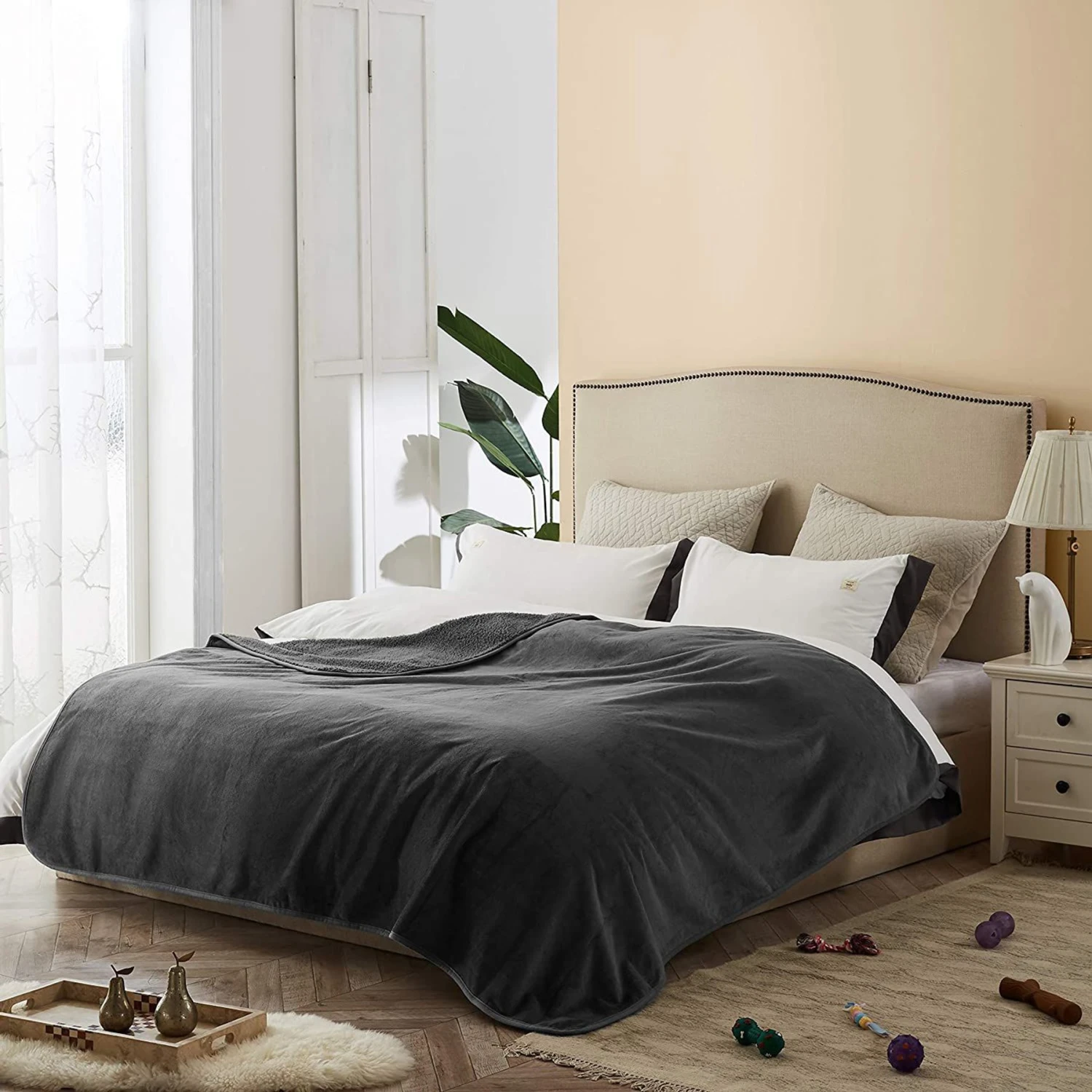 Allisandro Extra Soft Micro Fleece With Sherpa Triple Layer Tech Waterproof Cat & Dog Blanket, Dark Grey - Image 4